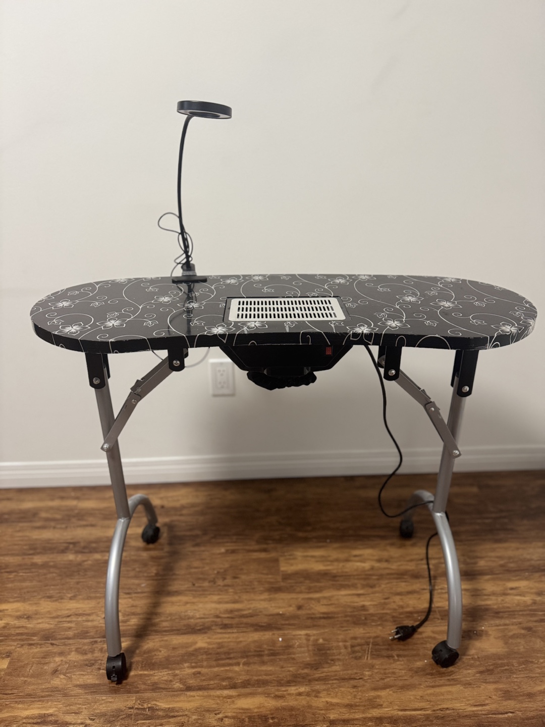Nail Technician Table - photo 3