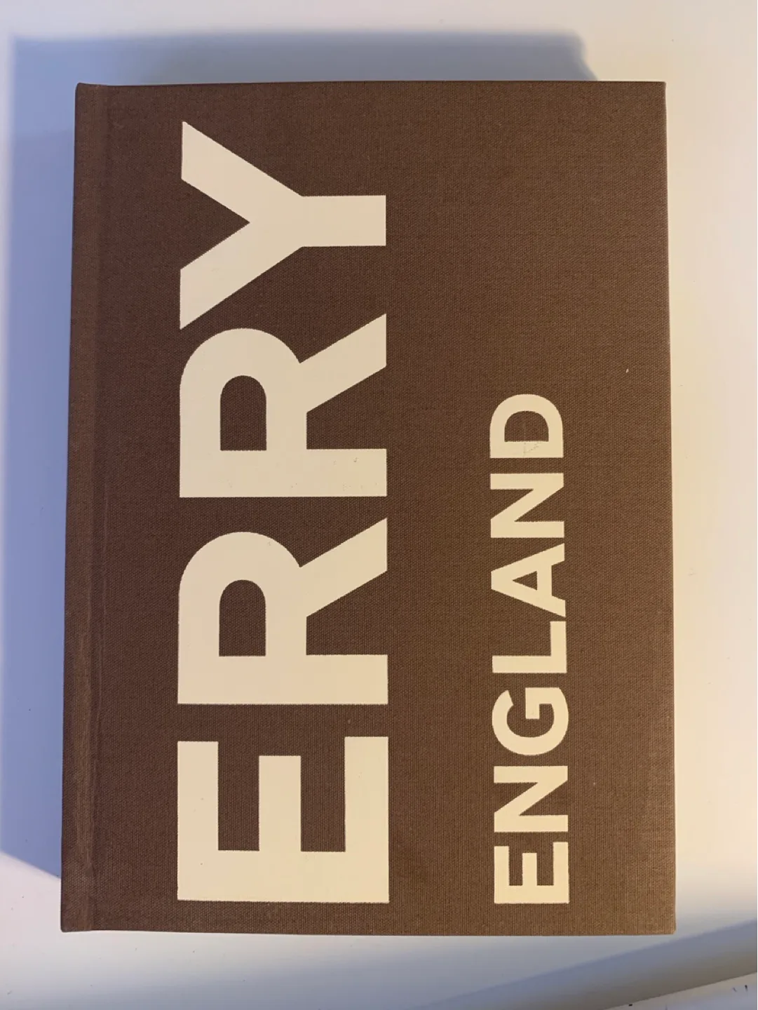 BURBERRY catalog image indicator(2)