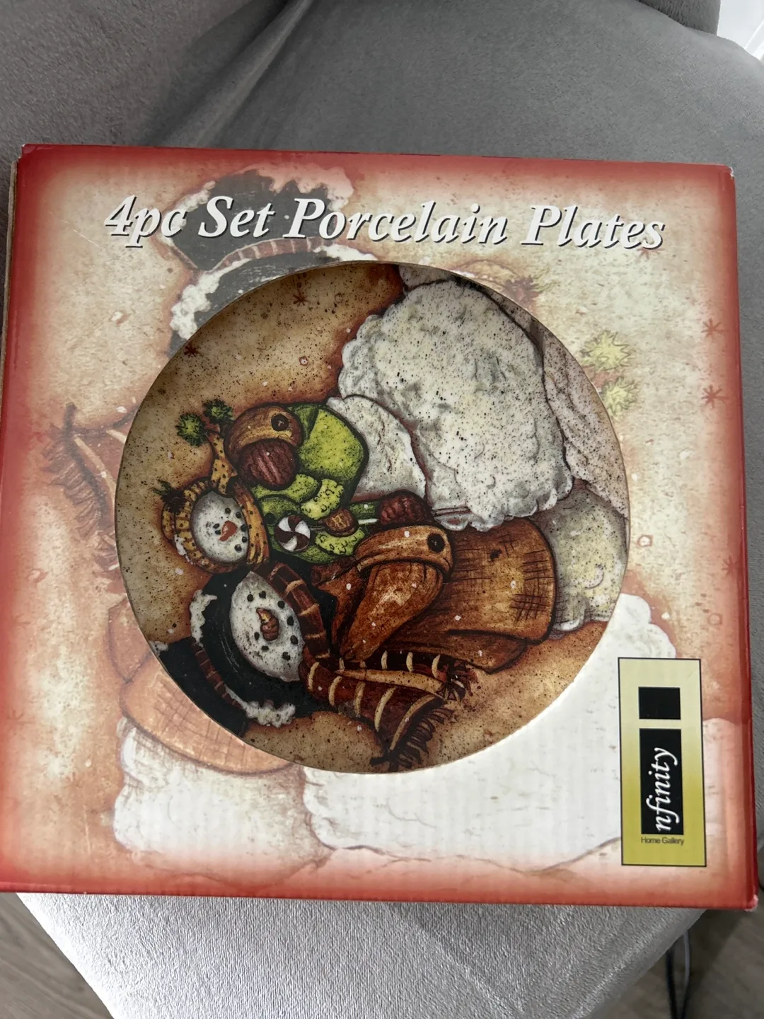 4-Piece Porcelain Plate Set thumbnail