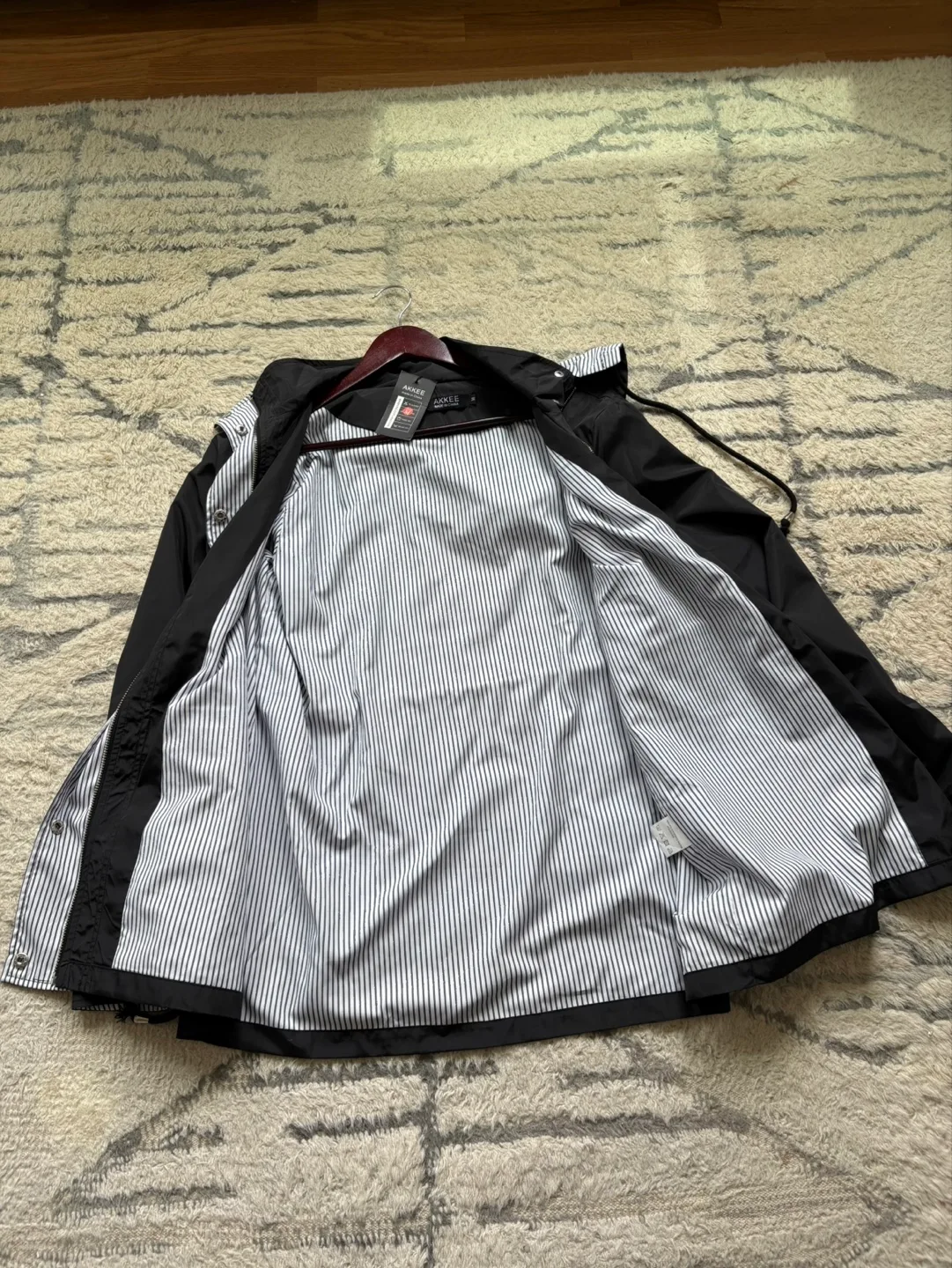 AKKEE Black Jacket/raincost/wind blazer image indicator(2)