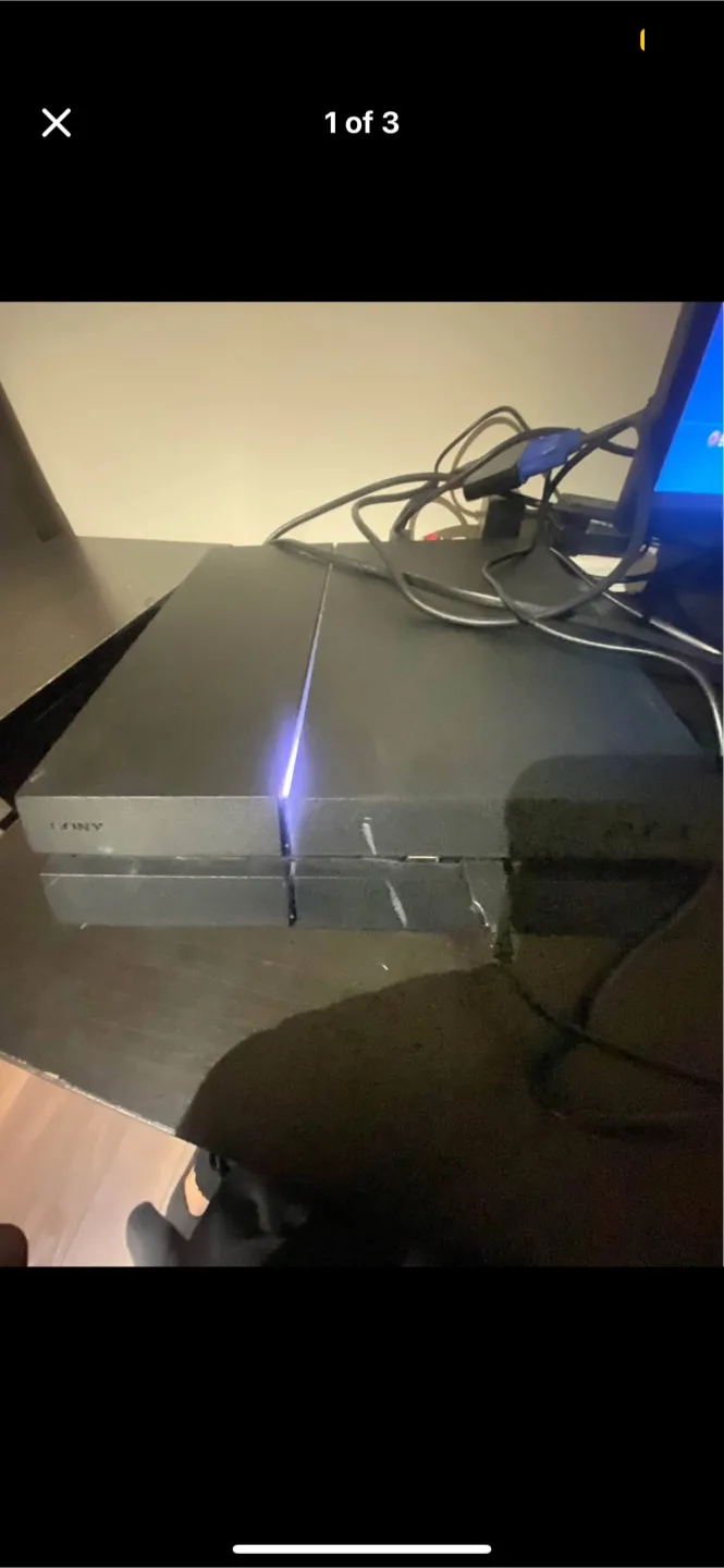 PlayStation 4 with Red and black Controller image indicator(2)