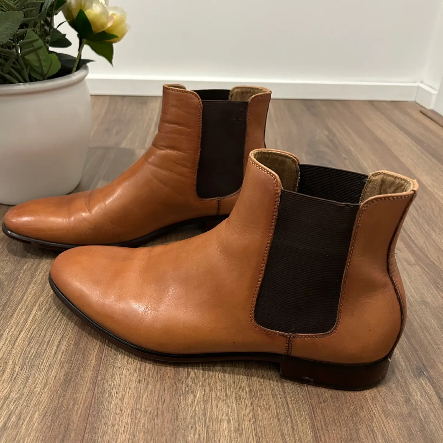 ALDO Leather Chelsea Boots image indicator(2)