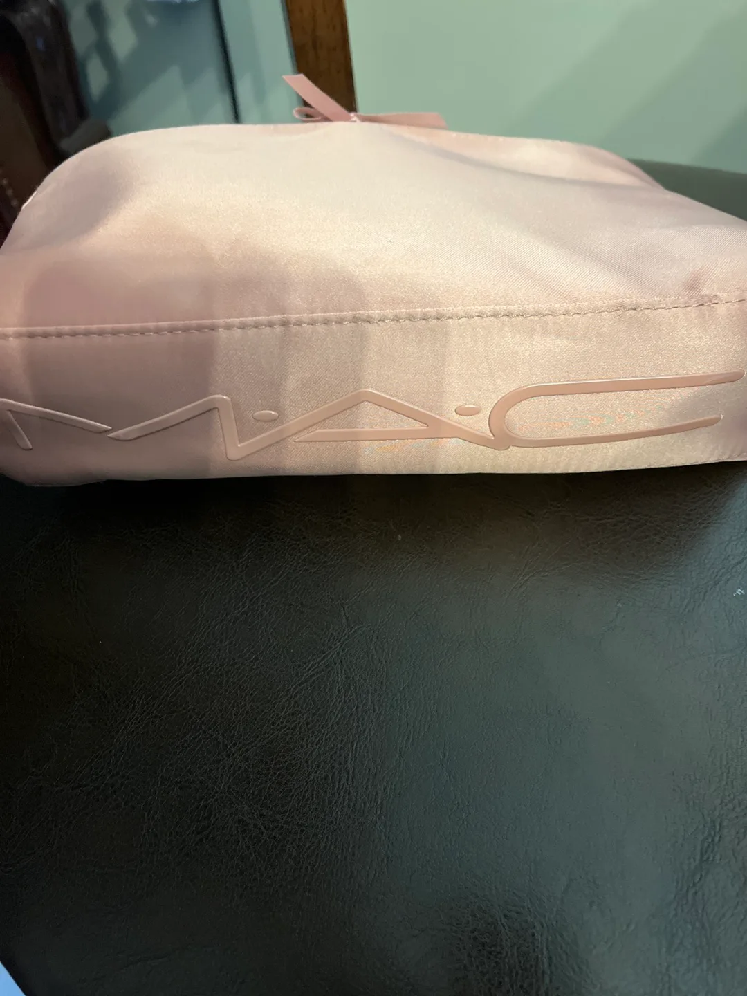 �💚MAC Makeup Bag image indicator(3)