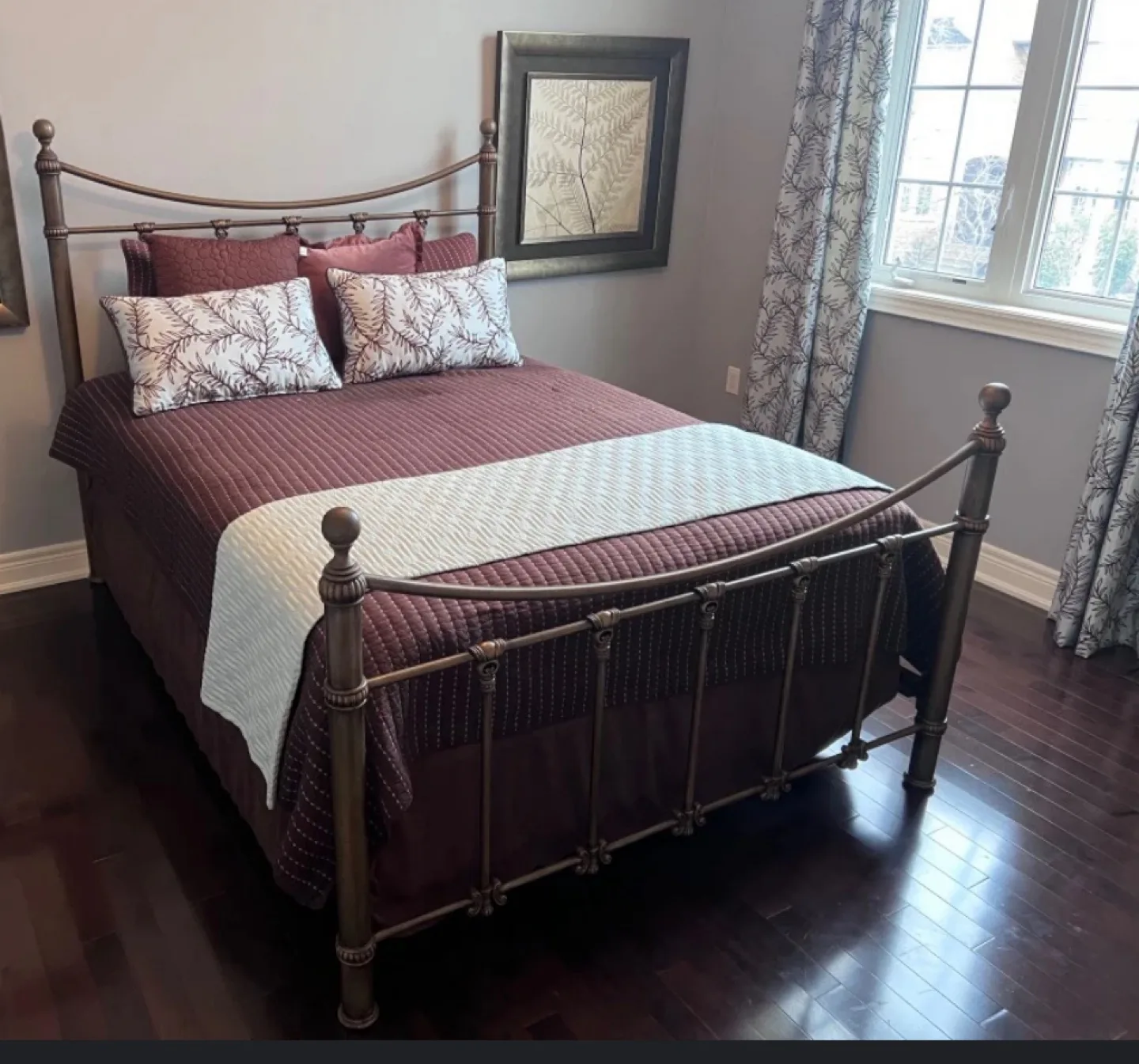 Vintage Bombay queenmetal bed frame please read listing thumbnail