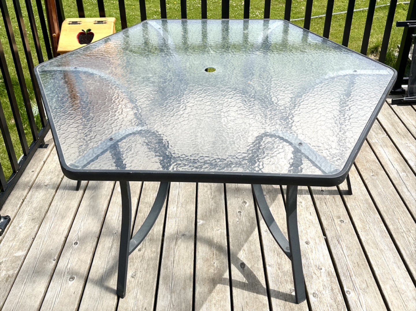 Beautiful Large Patio Table (CAN DELIVER) - photo 2