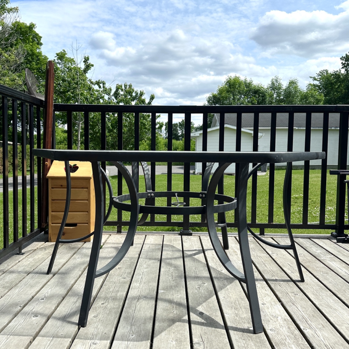 Beautiful Large Patio Table (CAN DELIVER) - photo 3