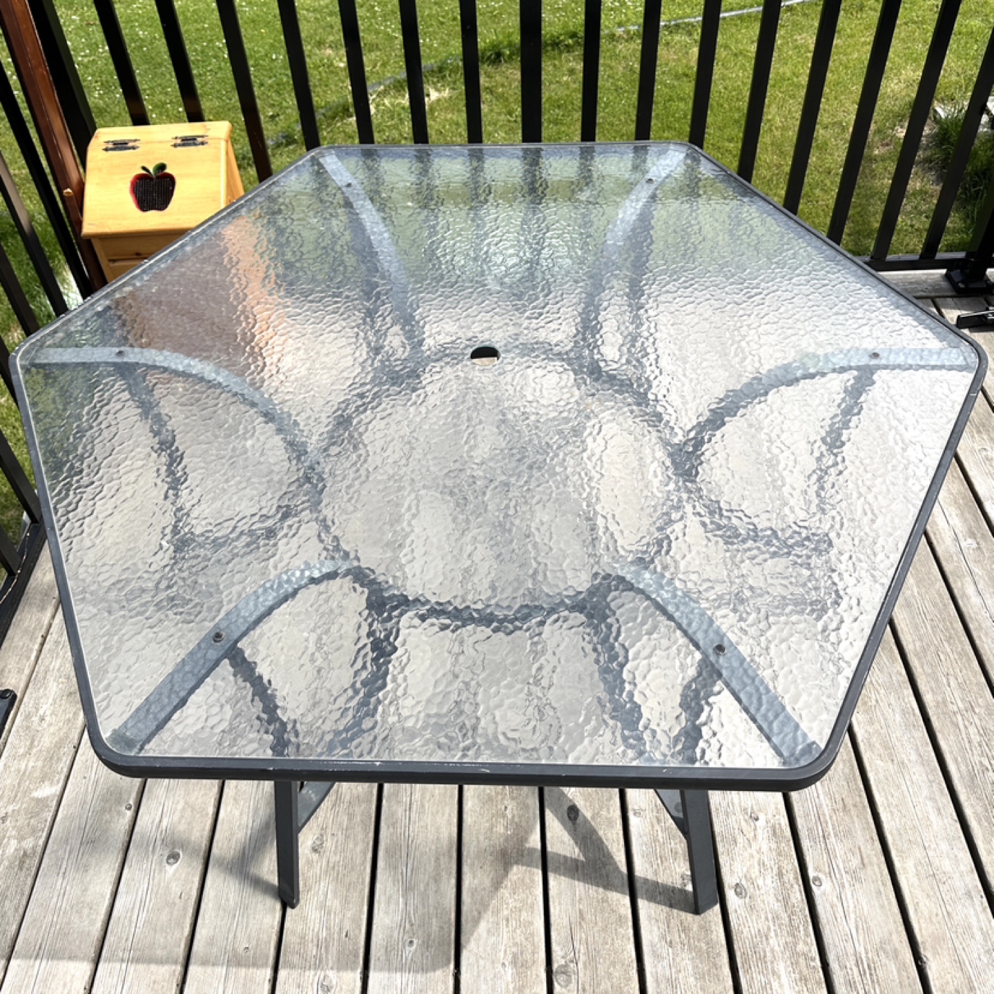 Beautiful Large Patio Table (CAN DELIVER)