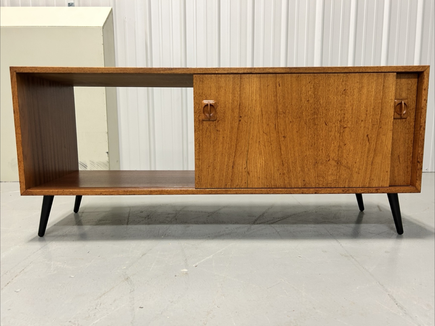 Mid-Century Modern Teak Credenza/Record Player Consol - photo 3