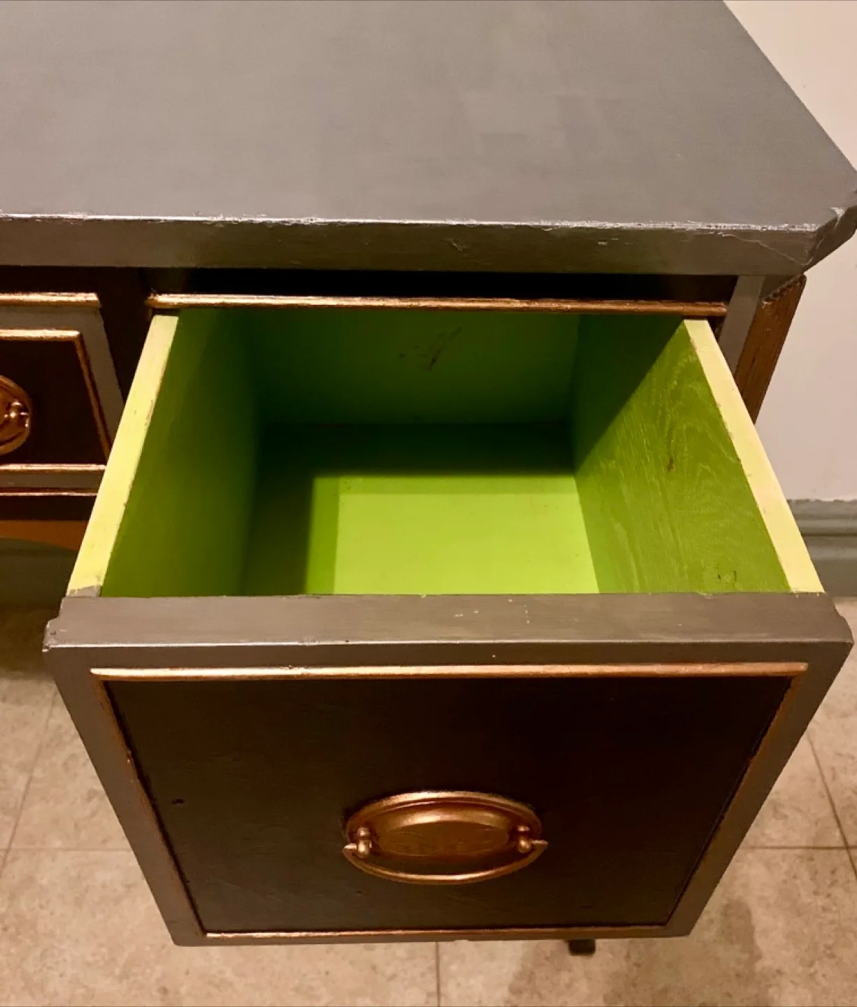 Handpainted Antique Desk 💚 image indicator(6)