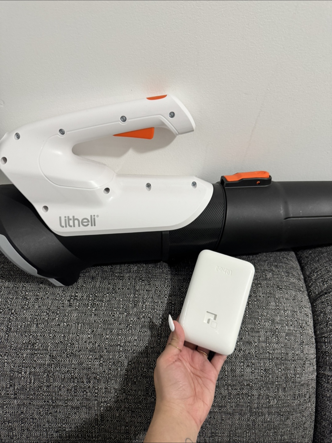 Leaf Blower with Battery - photo 2