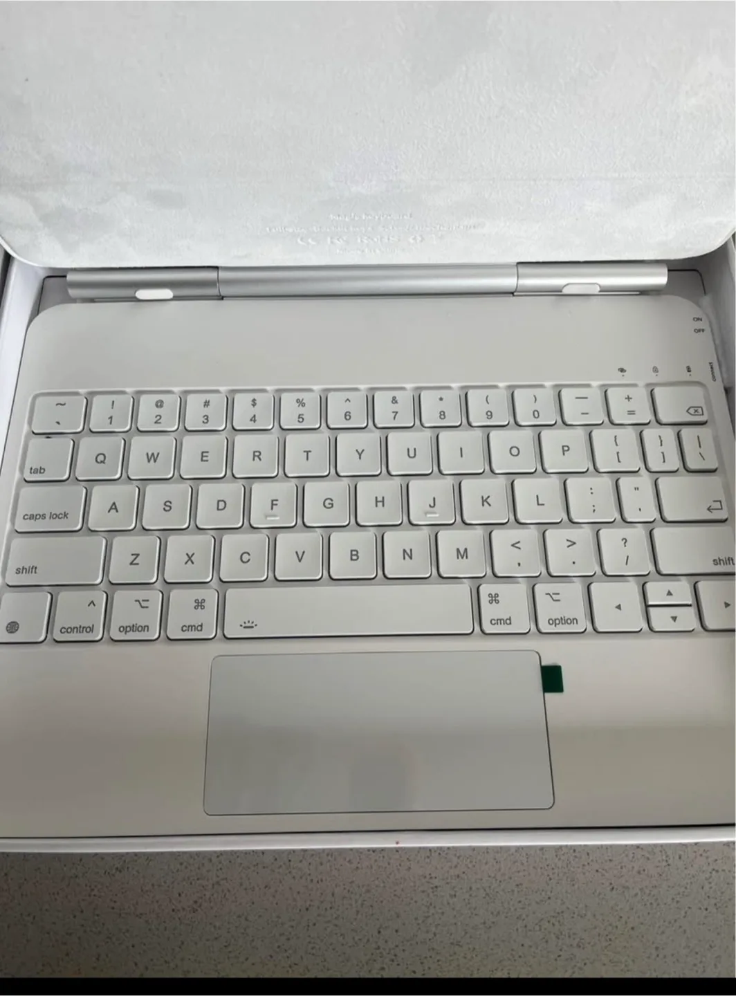Apple Magic Keyboard for iPad Pro - White thumbnail