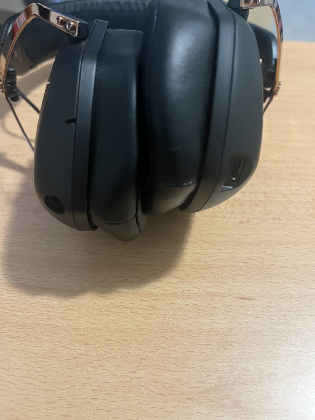 V-MODA Headphones with Case 🥕💚 - photo 5