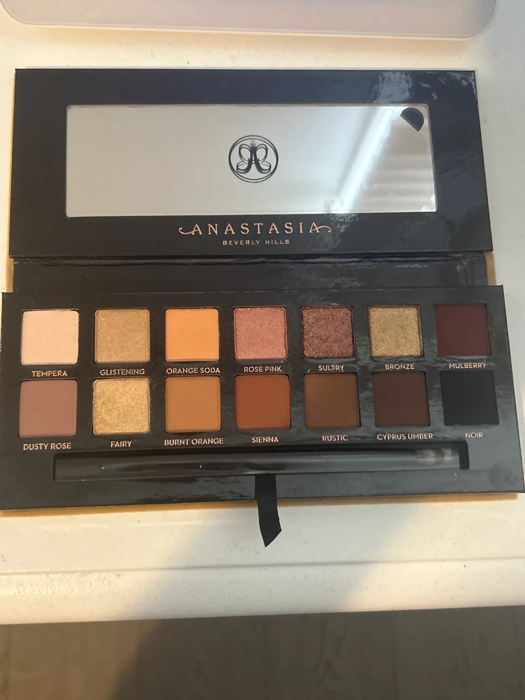 Anastasia Beverly Hills Soft Glam Eyeshadow Palette image indicator(2)