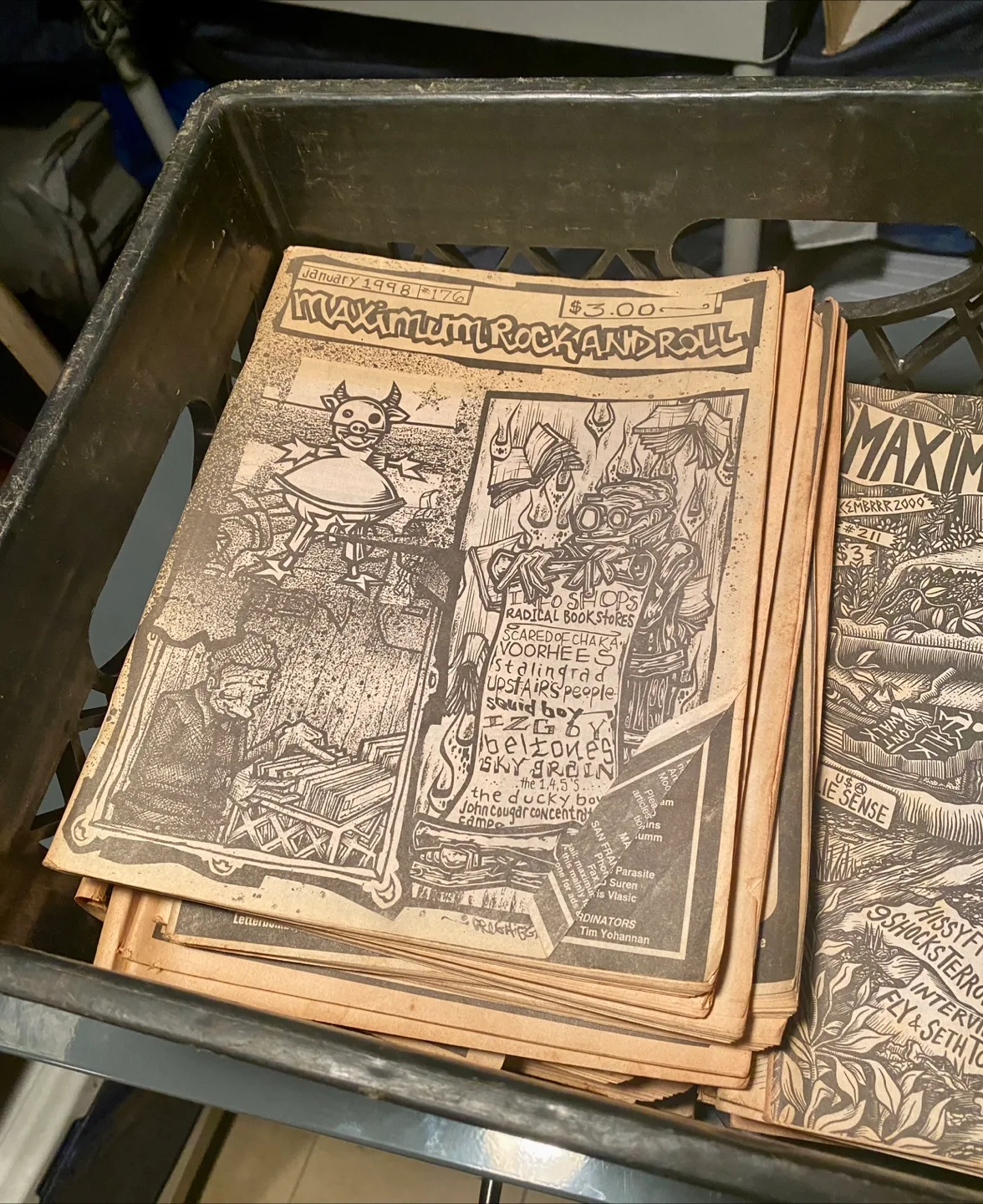 Maximum Rocknroll Magazines/Fanzines Lot of 154 image indicator(6)