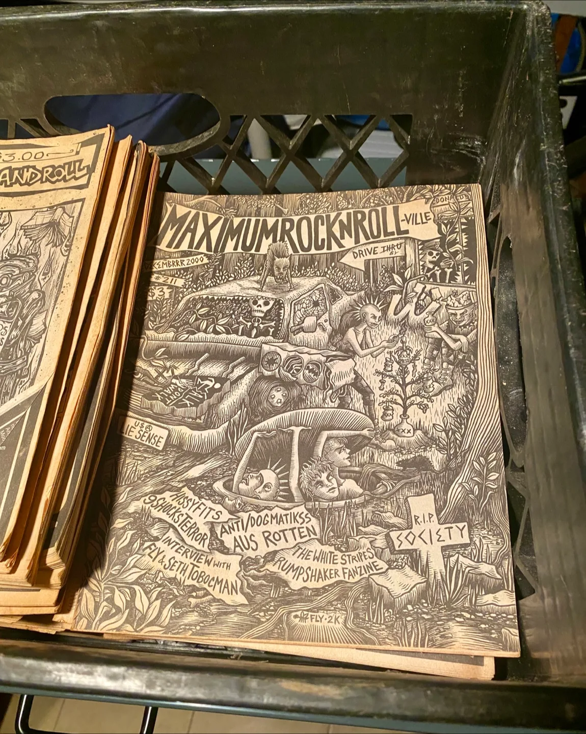 Maximum Rocknroll Magazines/Fanzines Lot of 154 image indicator(5)