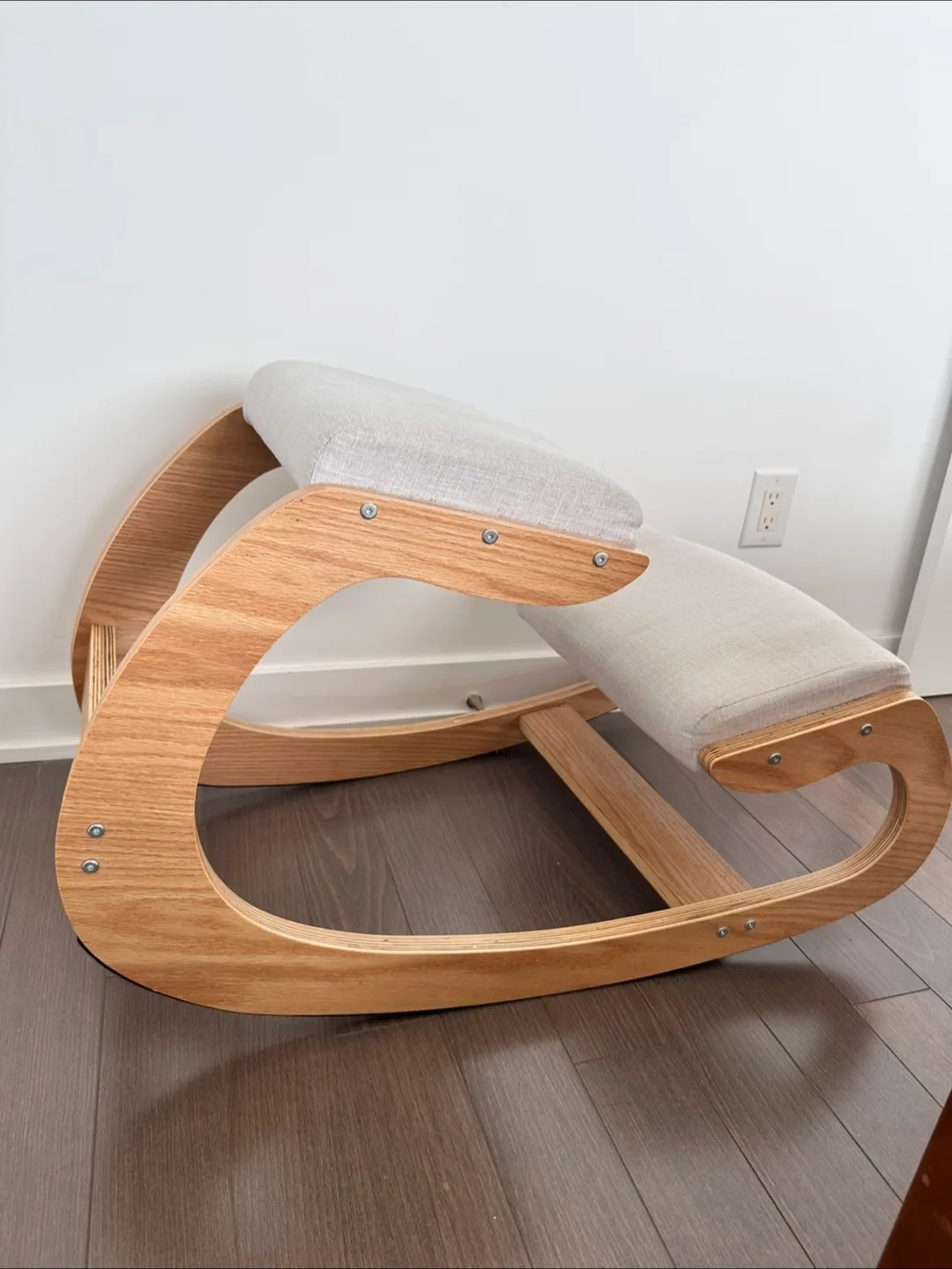 Ergonomic Kneeling Chair thumbnail