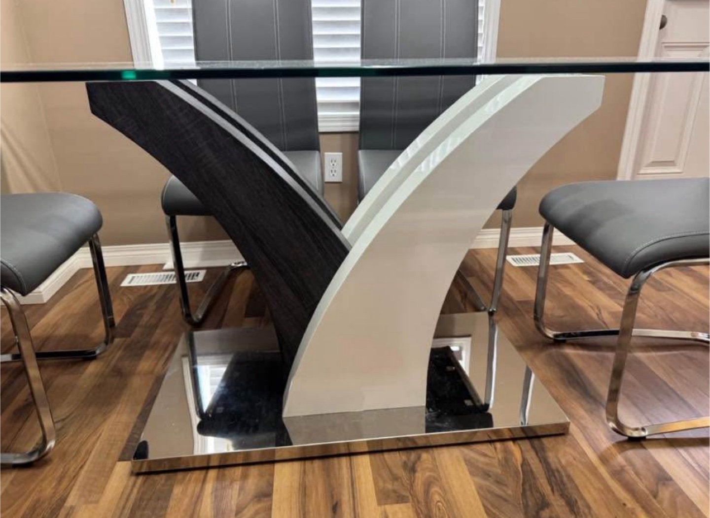 Modern Glass Dining Table with 6 Grey Chairs - photo 2