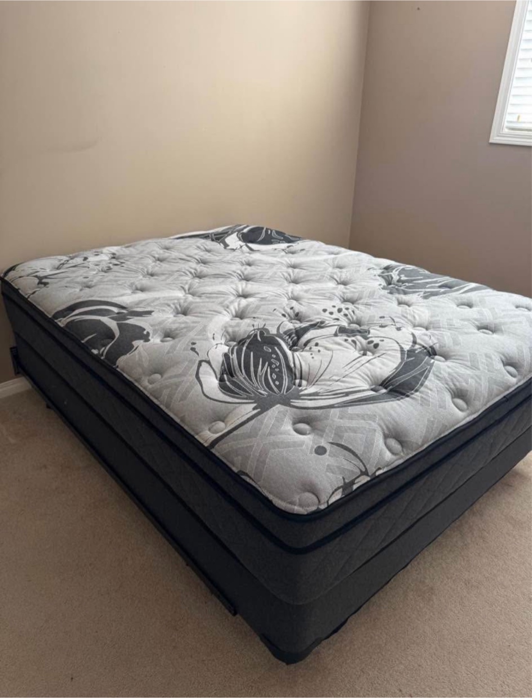 Queen Size Mattress Set – Includes Box Spring & Metal Frame