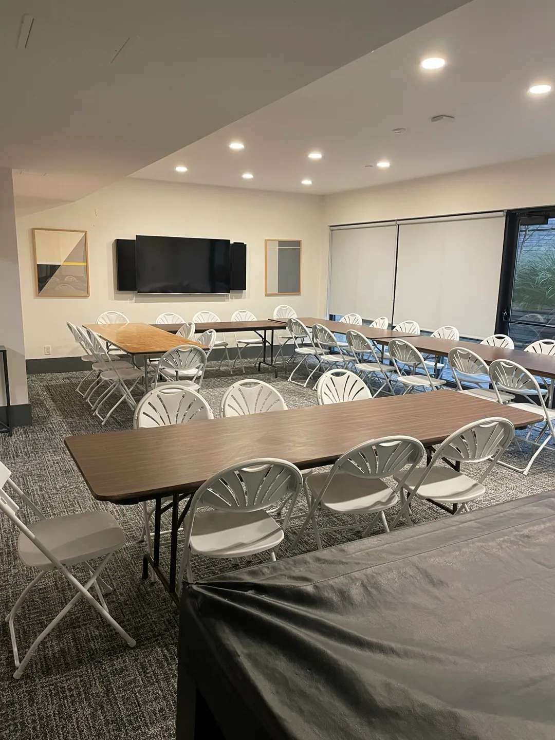 8 FOOT FOLDING TABLES image indicator(3)