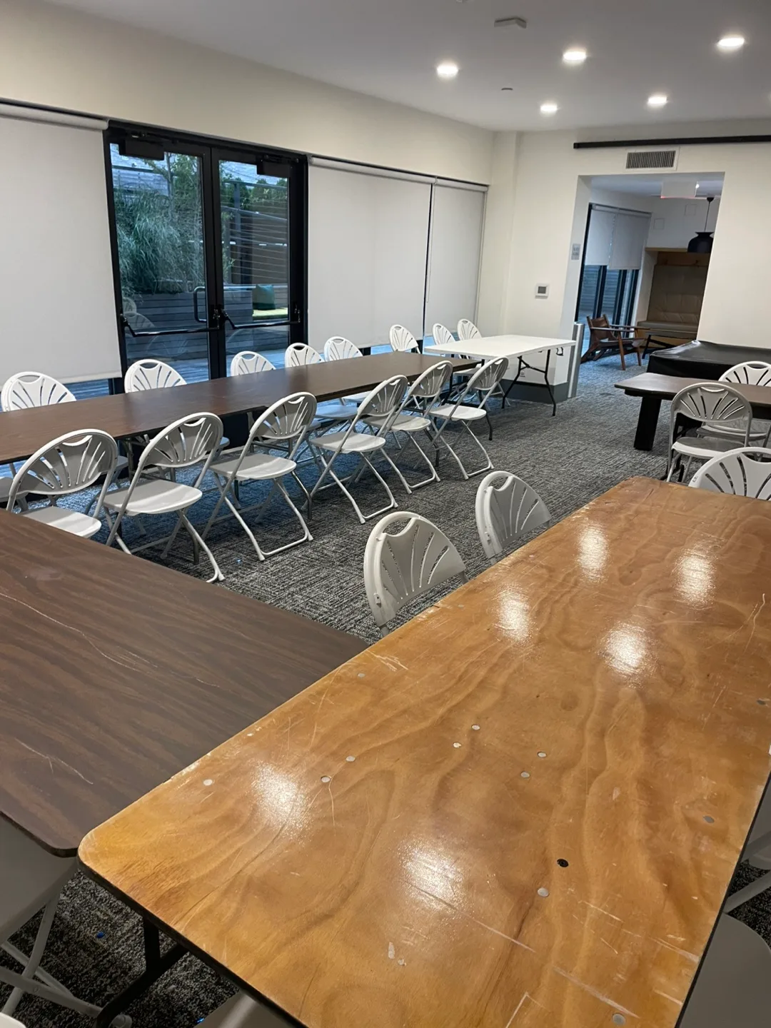 8 FOOT FOLDING TABLES image indicator(4)