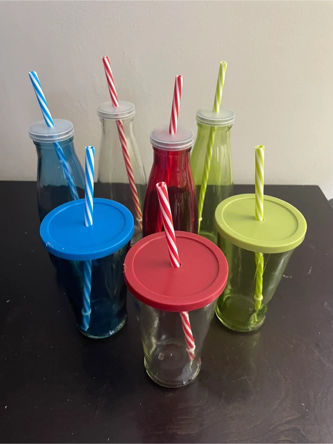 Set of 6 drinking glasses with lids and straws thumbnail