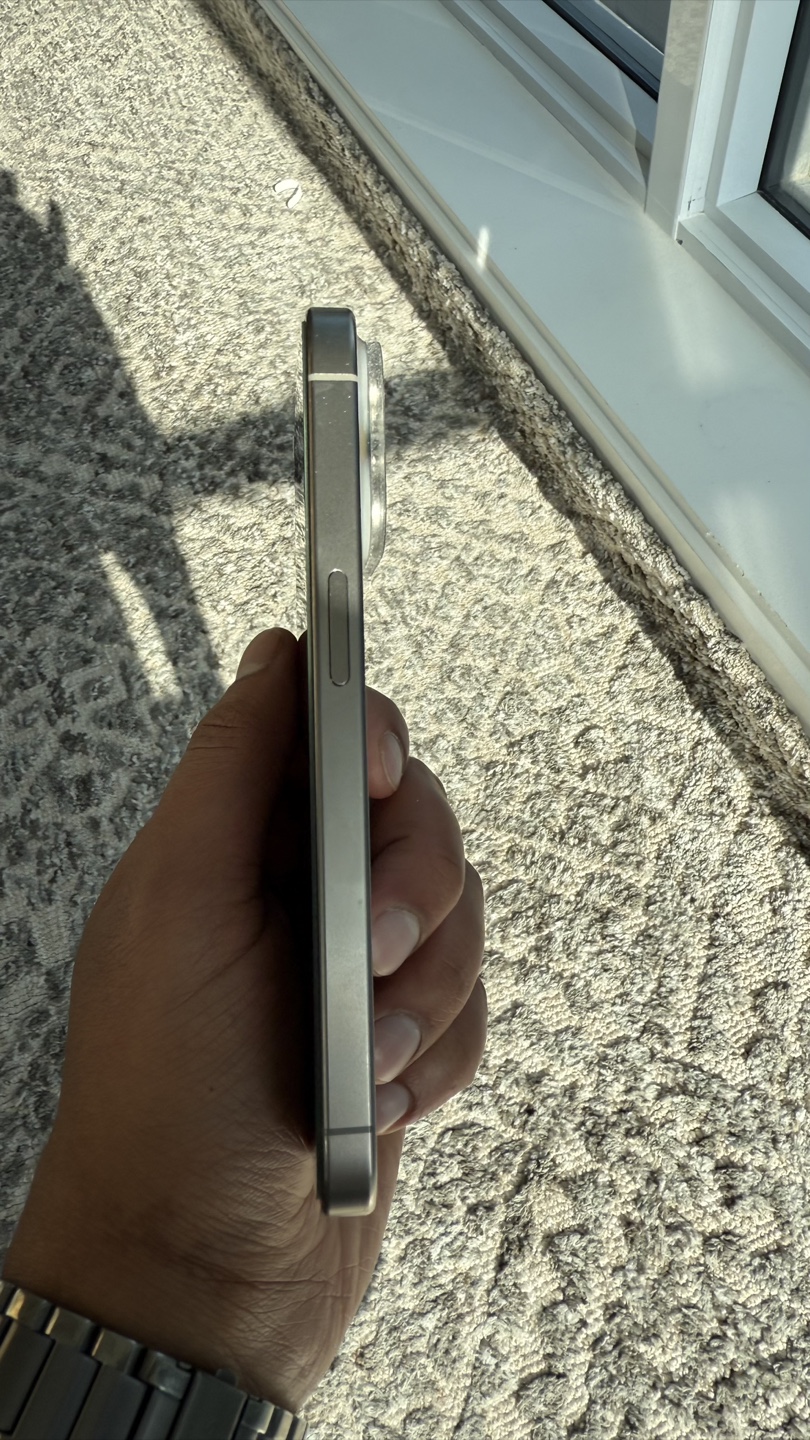 Apple iPhone 15 pro 128 GB - photo 3