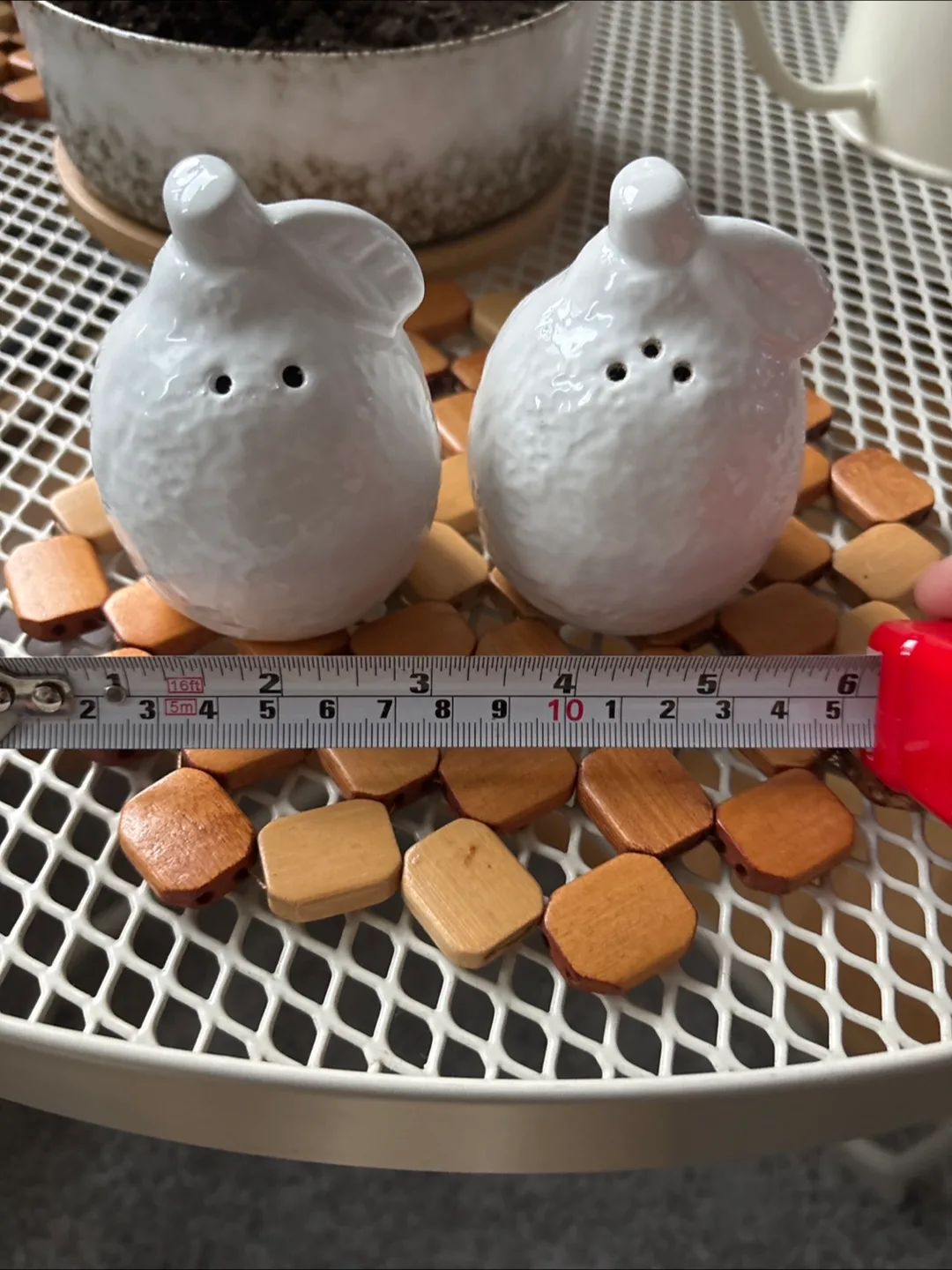 Ceramic Salt and Pepper Shakers 💚 image indicator(3)