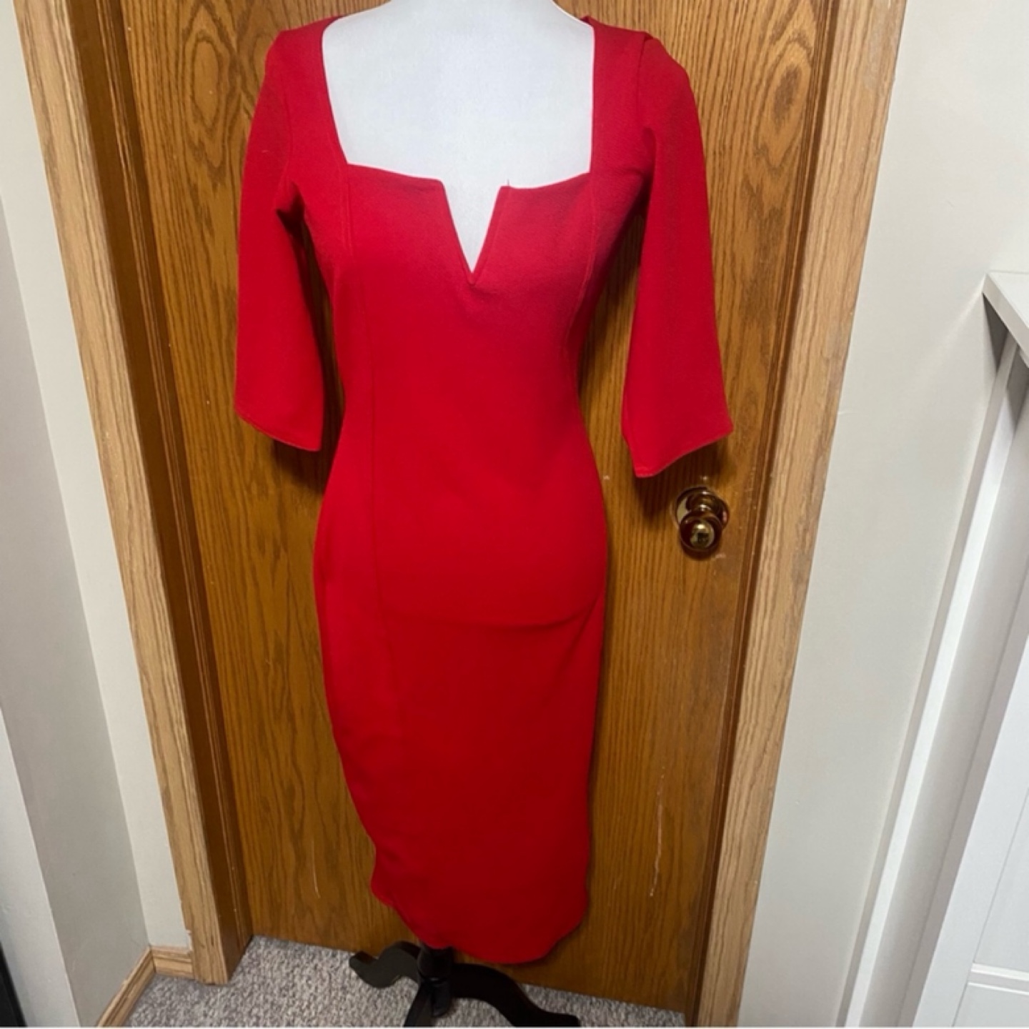 Beautiful red v-neck bodycon style dress - photo 2