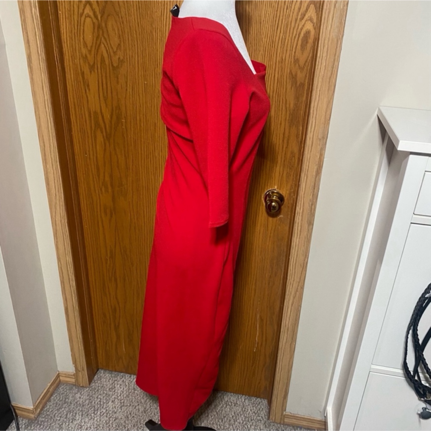 Beautiful red v-neck bodycon style dress - photo 3