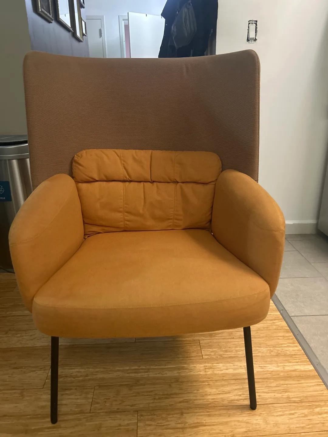 Orange Armchair 💚🥕 thumbnail