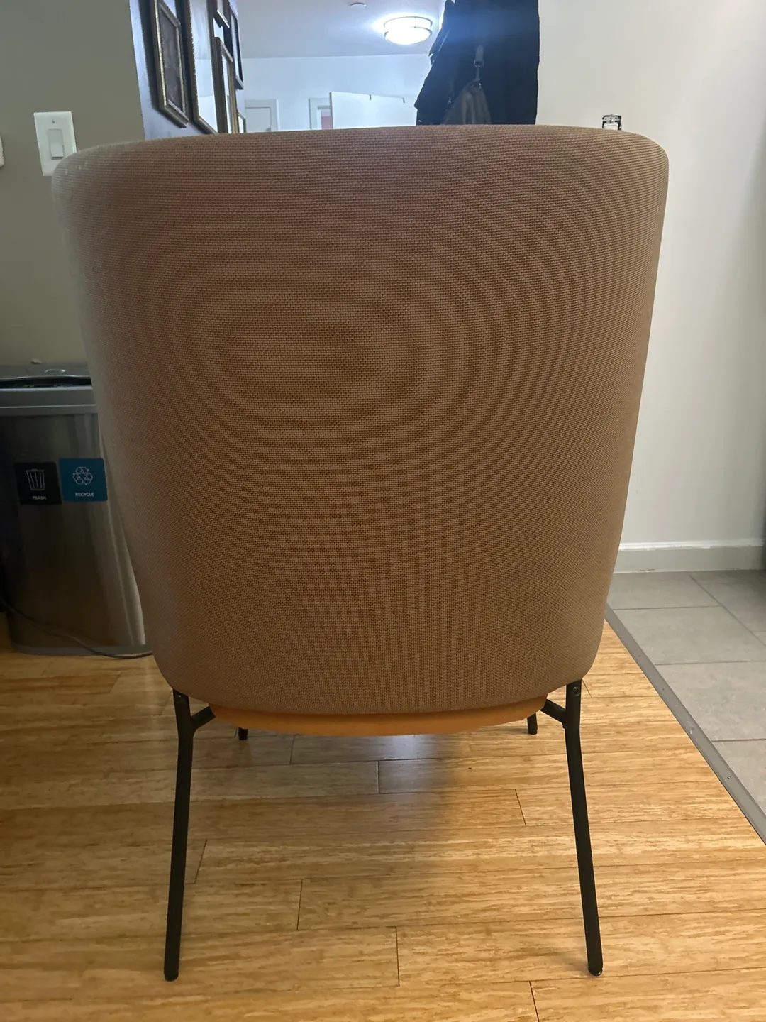 Orange Armchair image indicator(2)