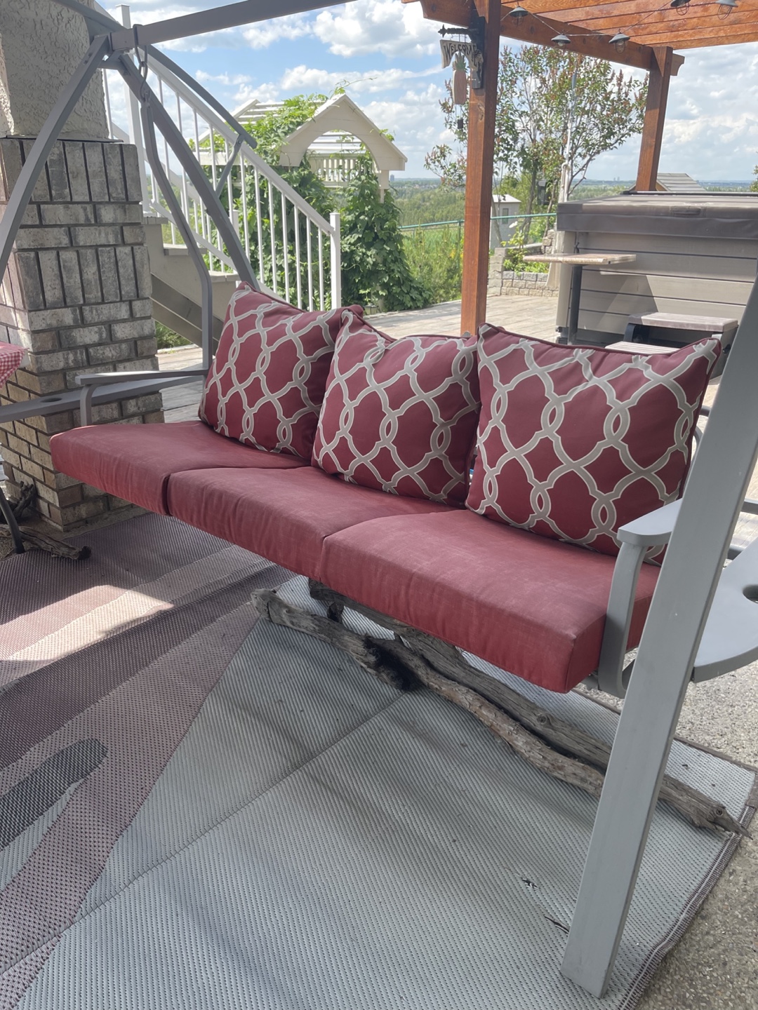 Outdoor swing with pillows