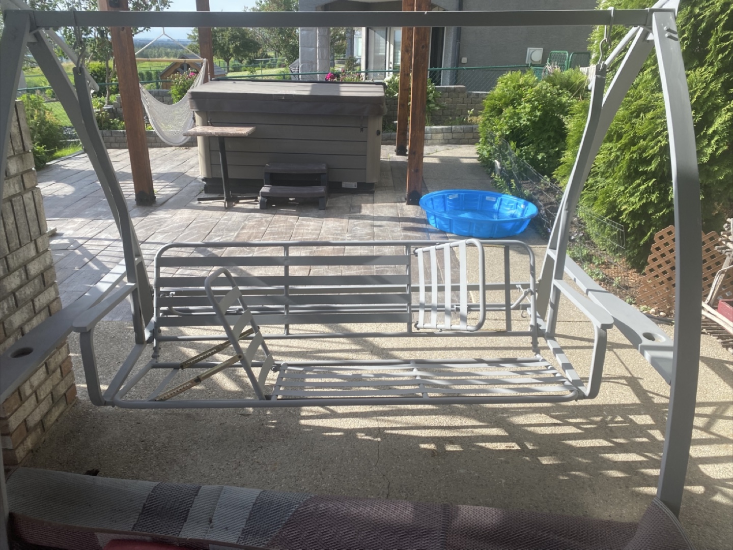 Outdoor swing with pillows - photo 2