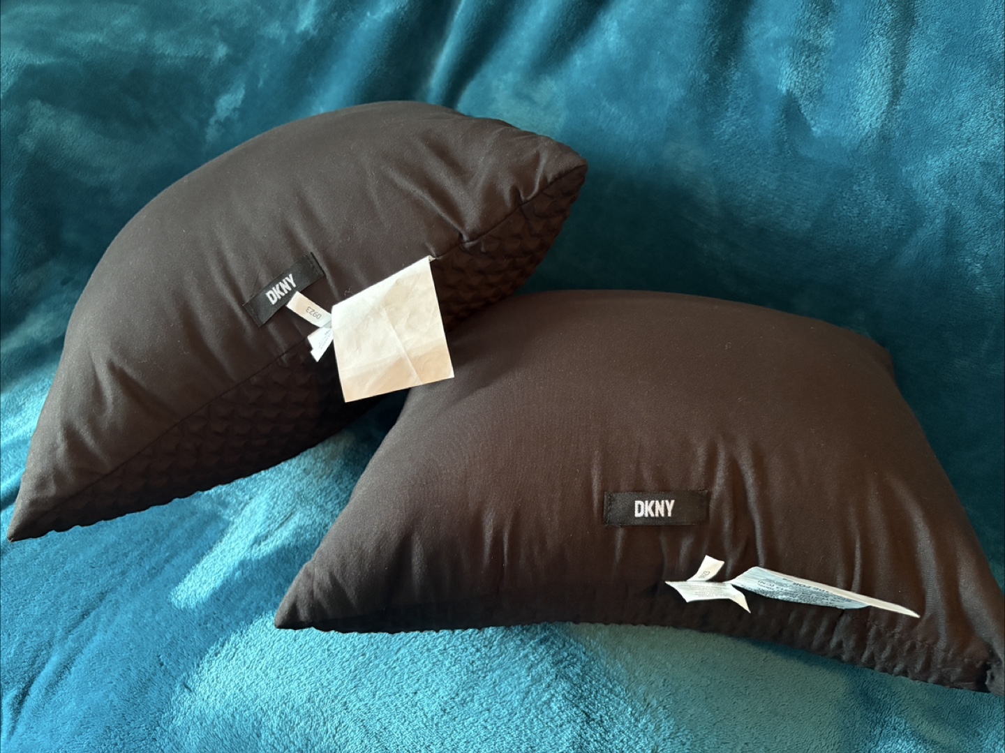 DKNY Throw Pillows 🥕 - photo 2