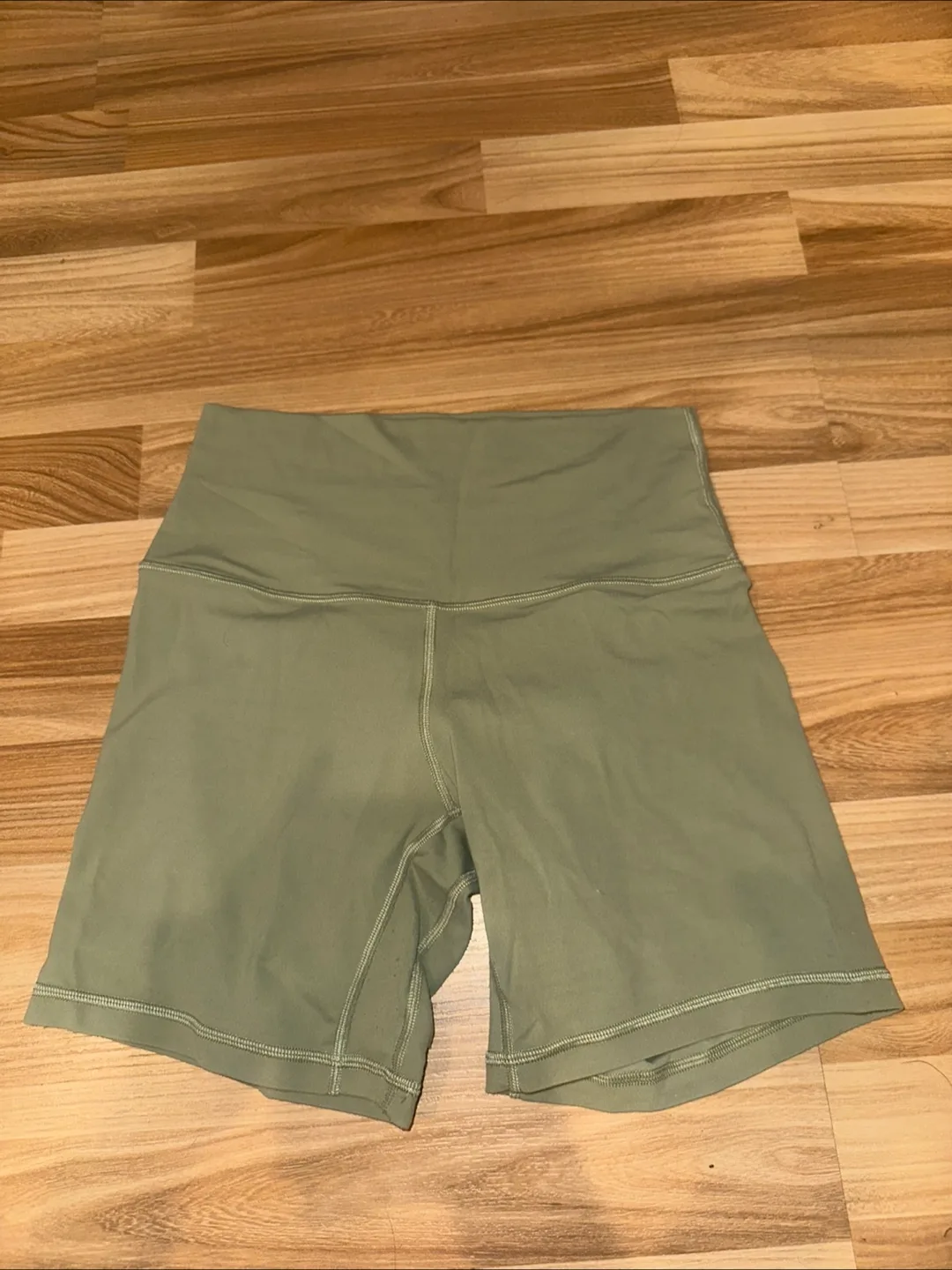 Lululemon High-Waisted Shorts thumbnail