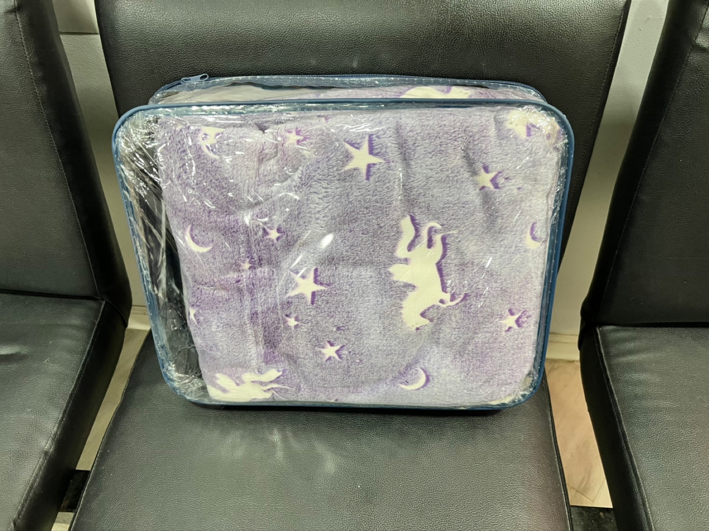 Priscilla Glow in the Dark Twin Blanket - photo 2