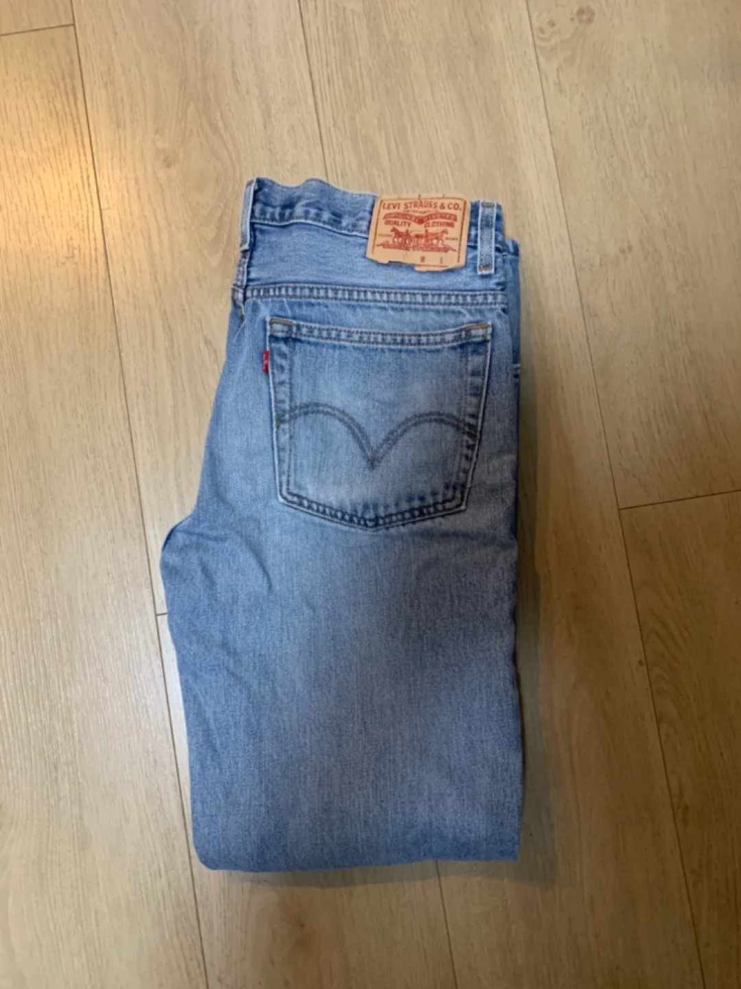 Levi's Light Wash Jeans thumbnail