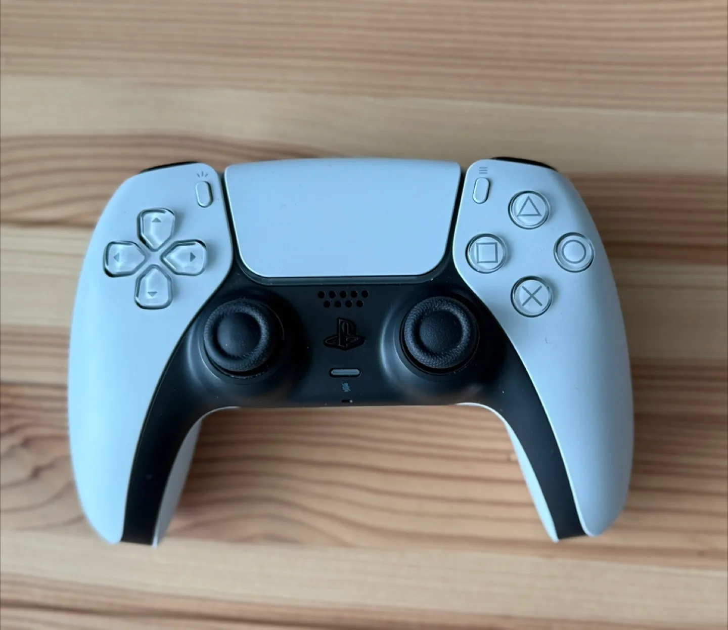 PS5 DualSense Wireless Controller image indicator(3)