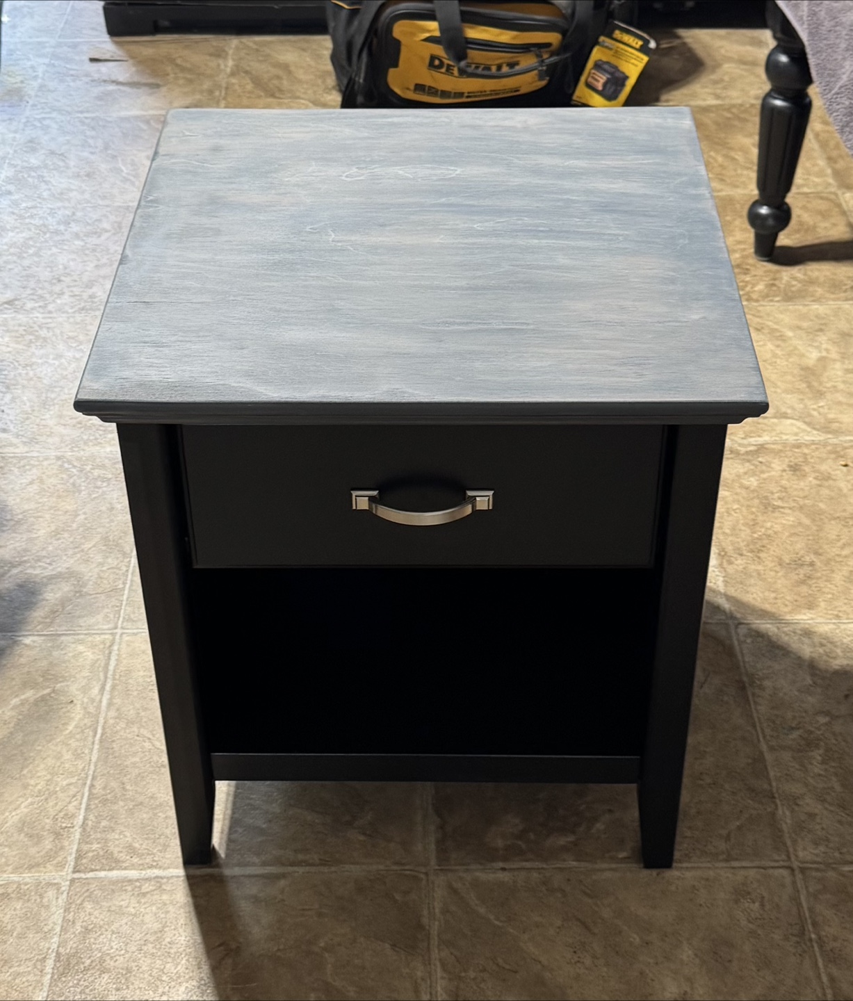 Stylish Side Table - photo 3