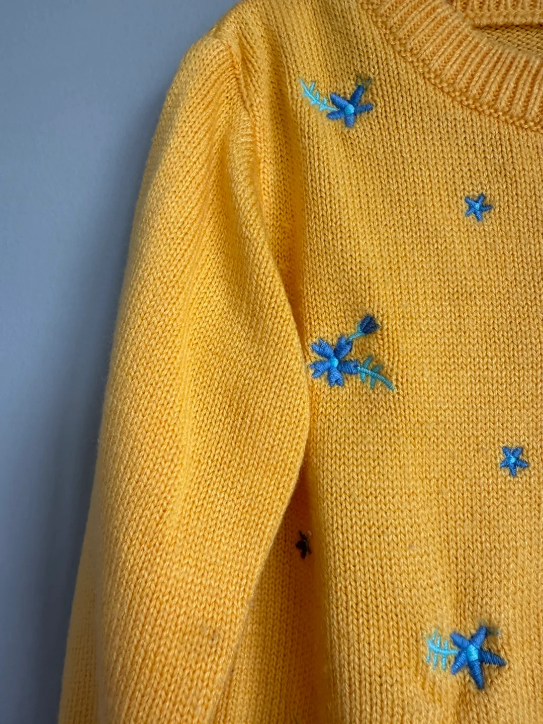 Embroidered yellow sweater (6-12 months) image indicator(4)
