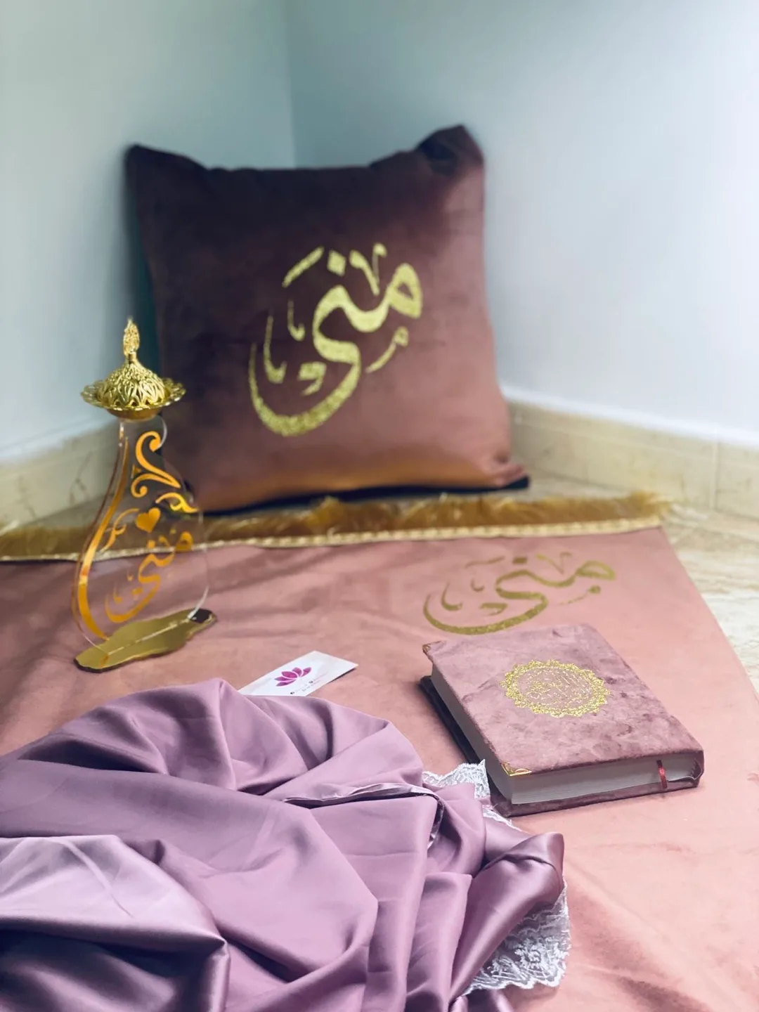 Prayer mat set with pillow and other accessories thumbnail