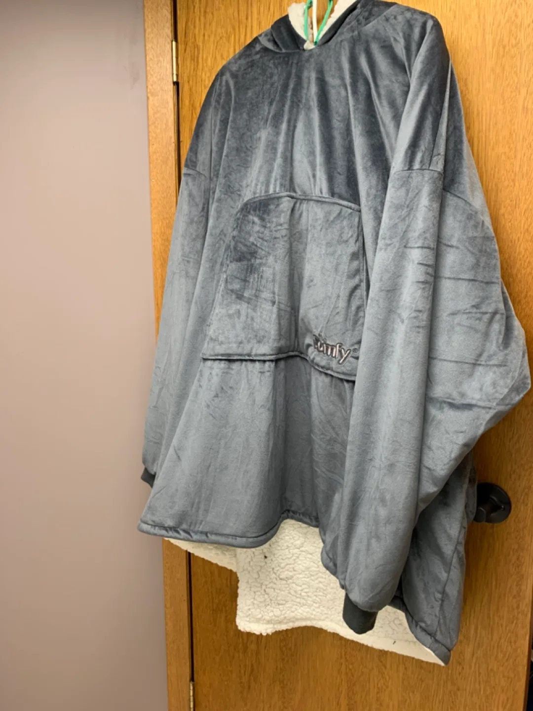 The Comfy Oversized Wearable Blanket image indicator(2)