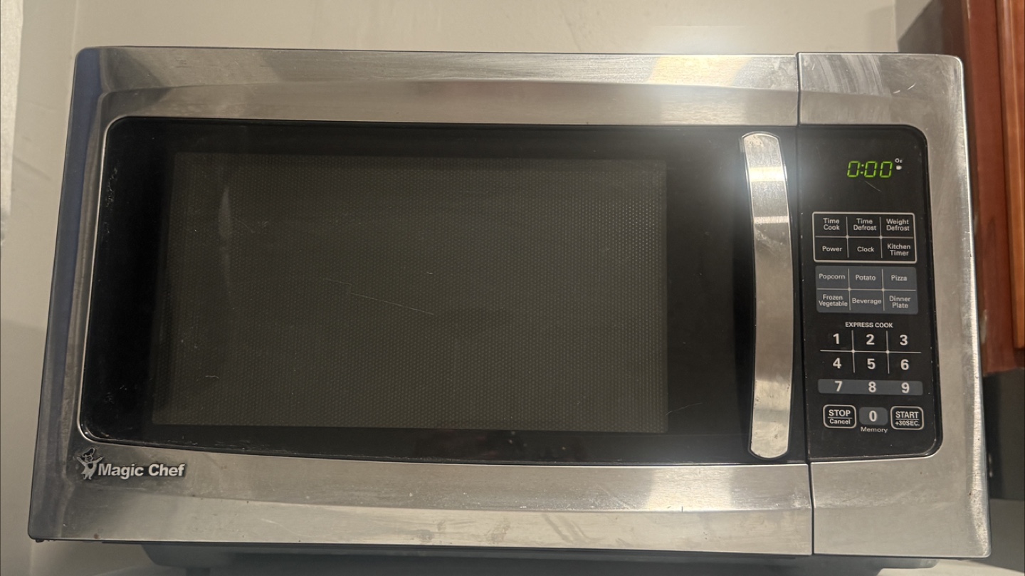 Magic Chef Microwave Oven - photo 2