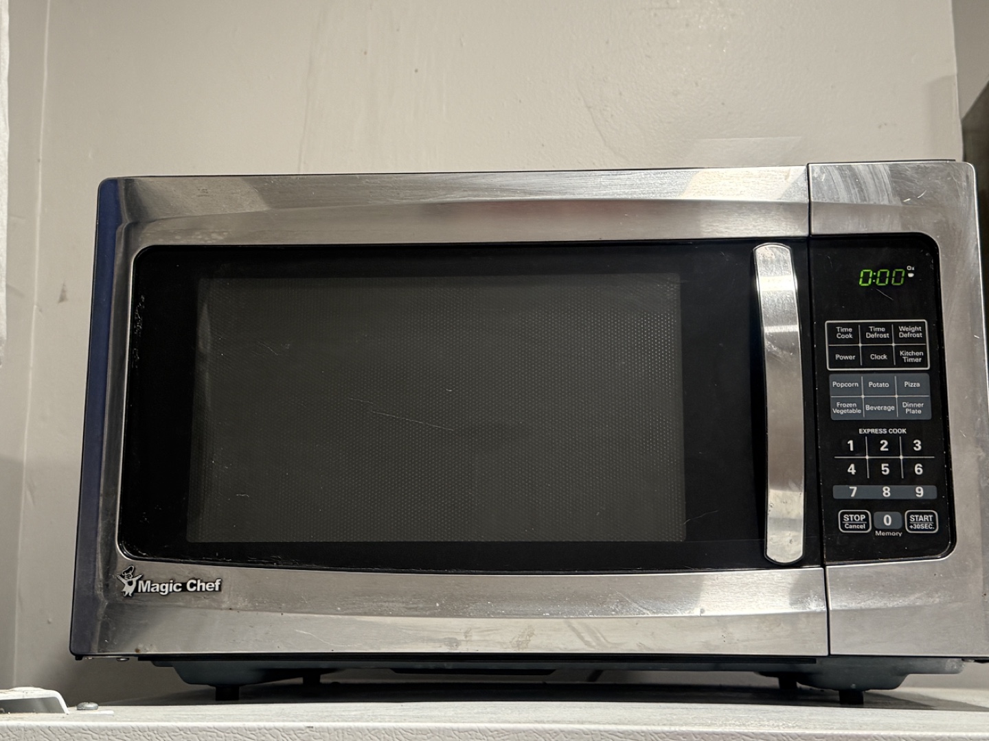 Magic Chef Microwave Oven
