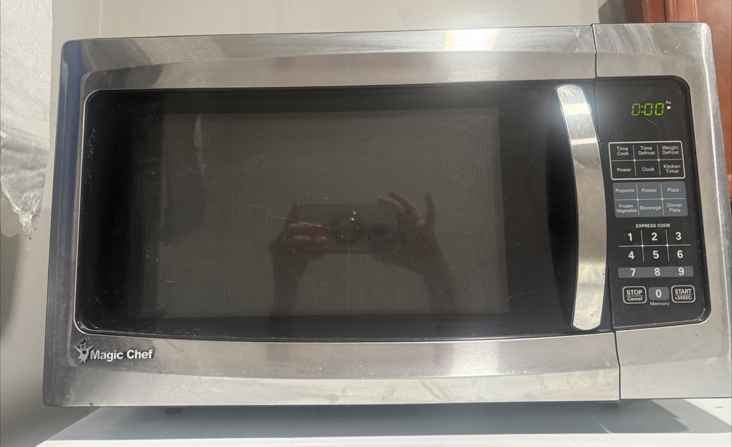 Magic Chef Microwave Oven - photo 4