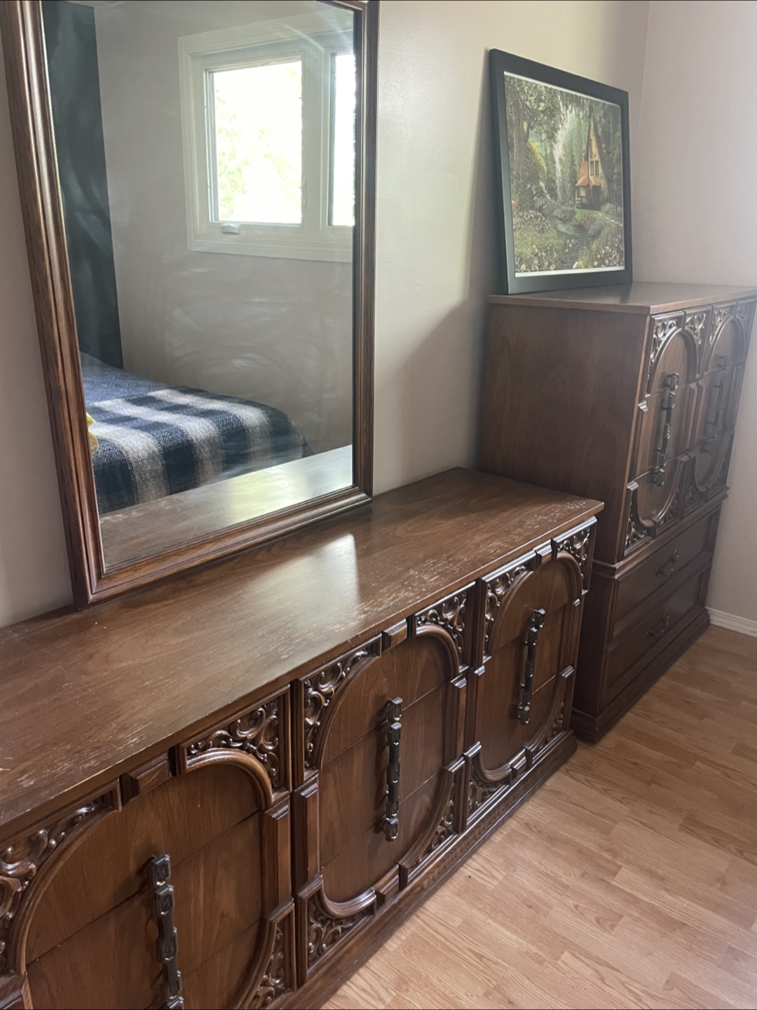 Bedroom set (4 pieces)
