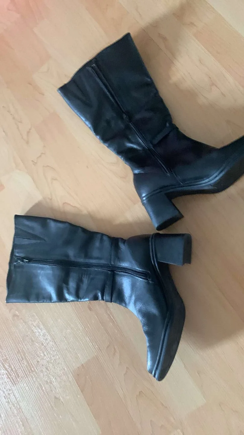 Women's Black Leather Knee-High Boots