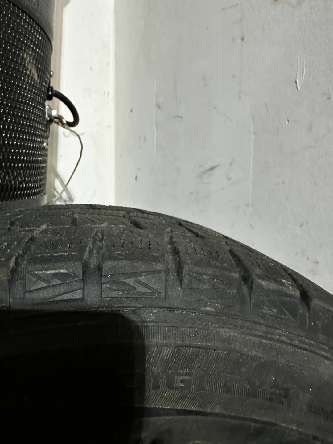 Dunlop Winter Tires on Rims image indicator(2)
