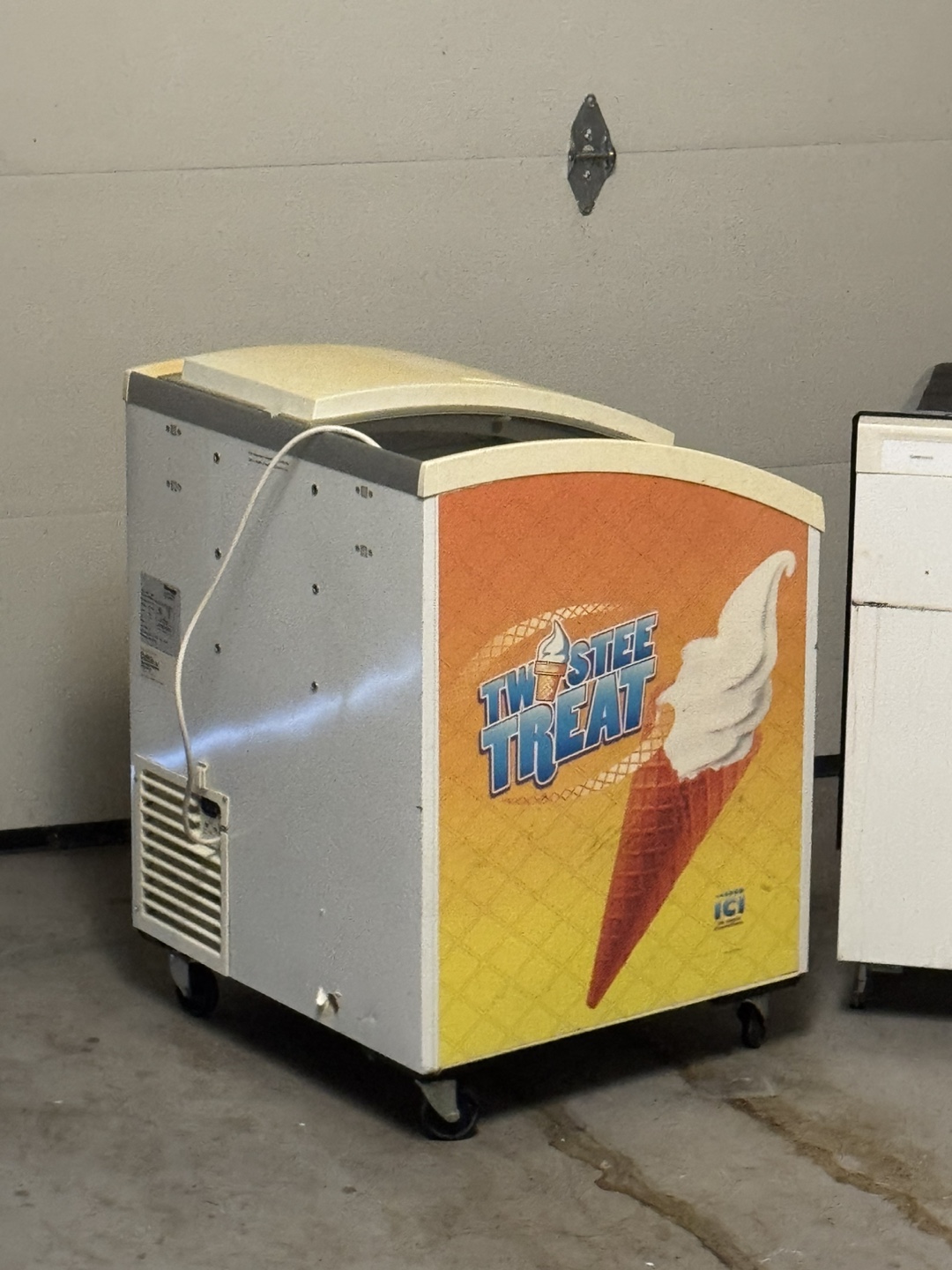 Ice Cream Freezer - photo 2