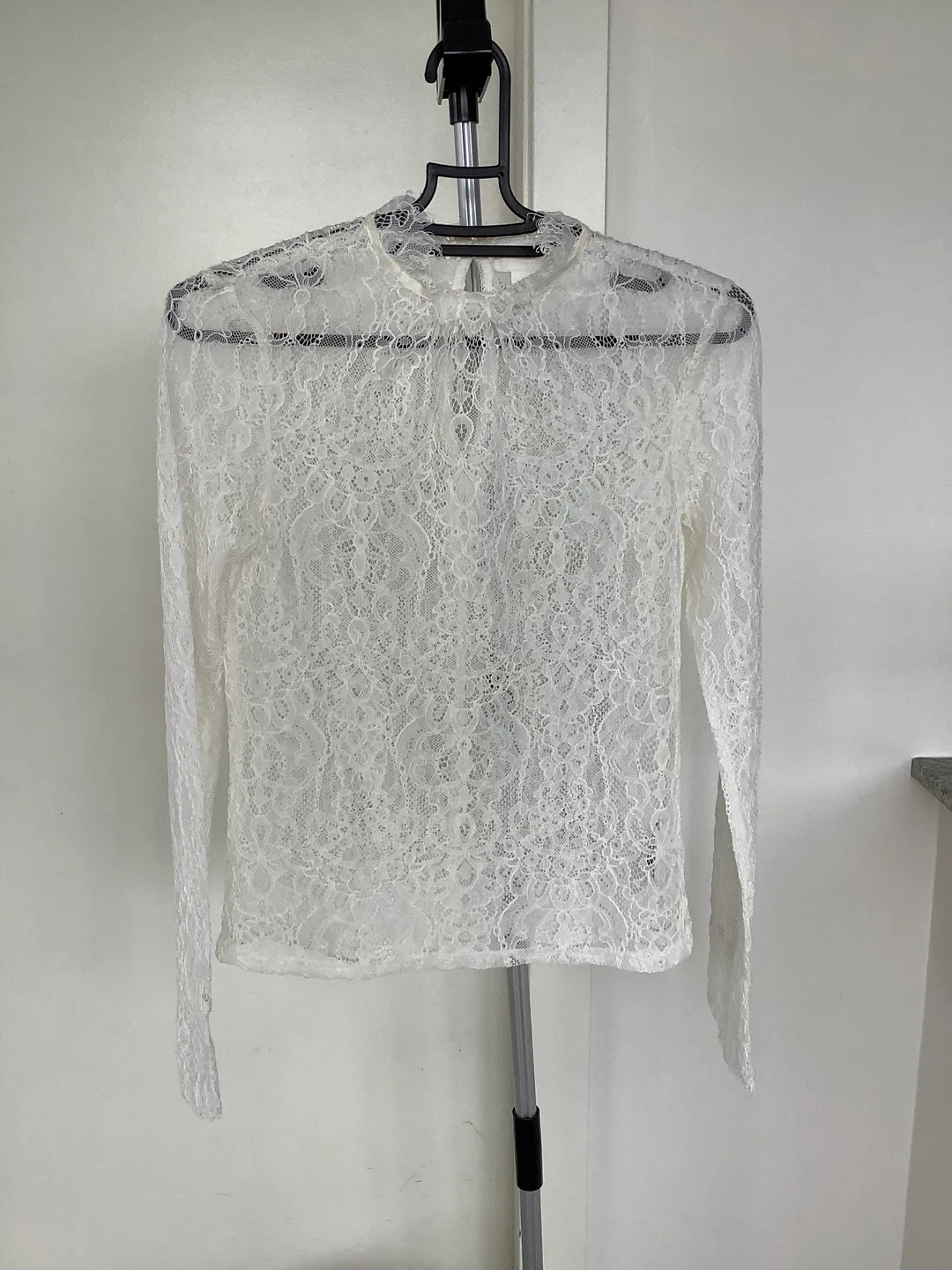 H&M White Lace Top thumbnail